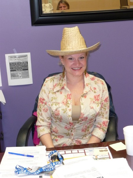 Ronda goes cowgirl.JPG